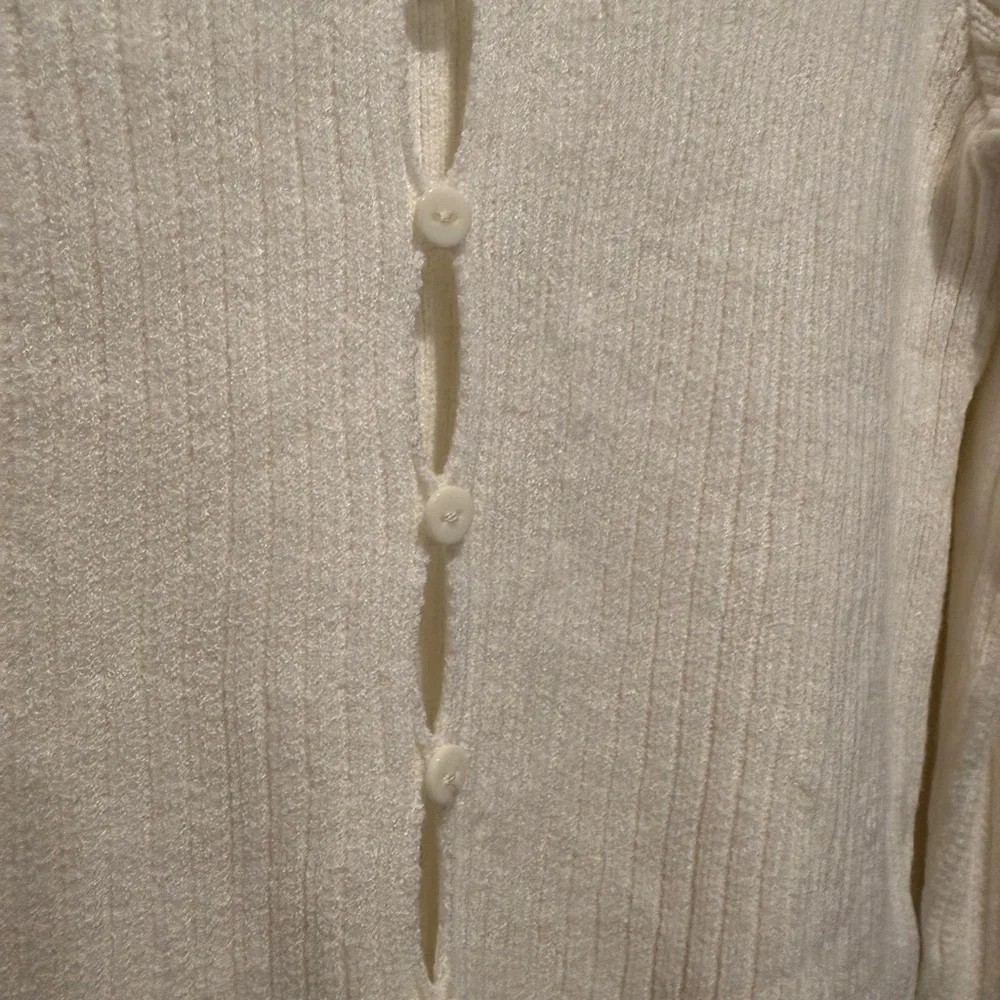 Women’s Cream Ribbed Button-Front V-Neck Top